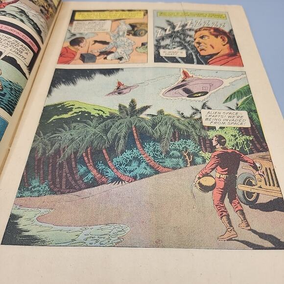 The Twilight Zone # 14, Gold Key, 1966 UFO COVER Silver Age Acceptable - Picture 8 of 11